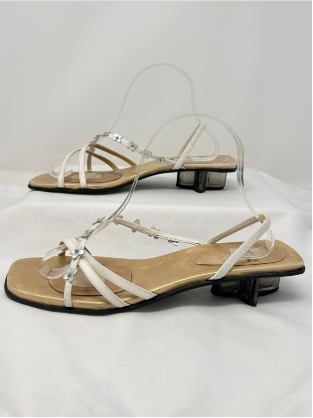 Charles Jourdan Paris Size 10 White Leather Floral Embellished Clear Heel Sandal